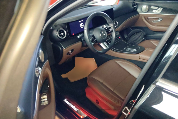 奔驰E级 2021款 E 300 L 运动时尚型中控内饰20