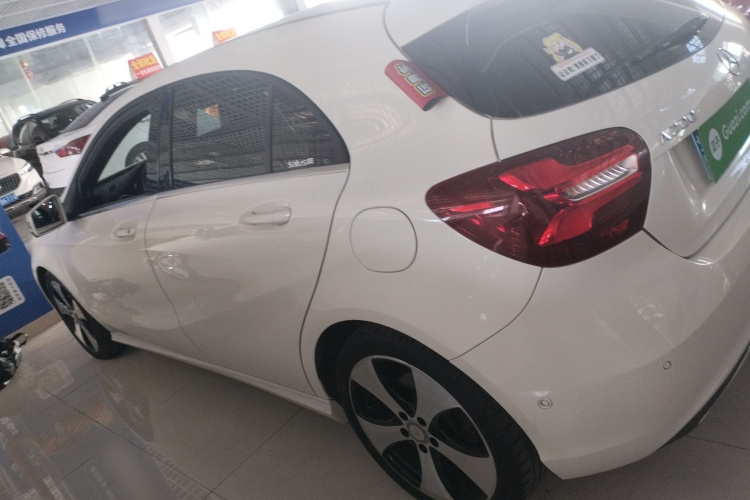 奔驰A级(进口) 2016款 A 200 时尚型车身外观4