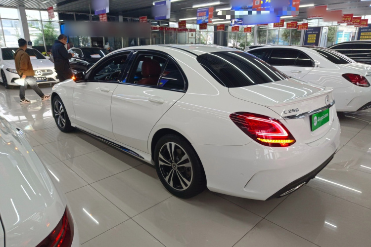 奔驰C级 2020款 C 260 运动版车身外观4