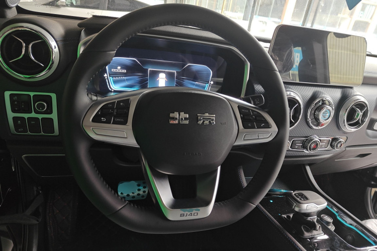 北京越野 北京BJ40 2024款 2.0D 刀锋英雄荣耀版中控内饰13