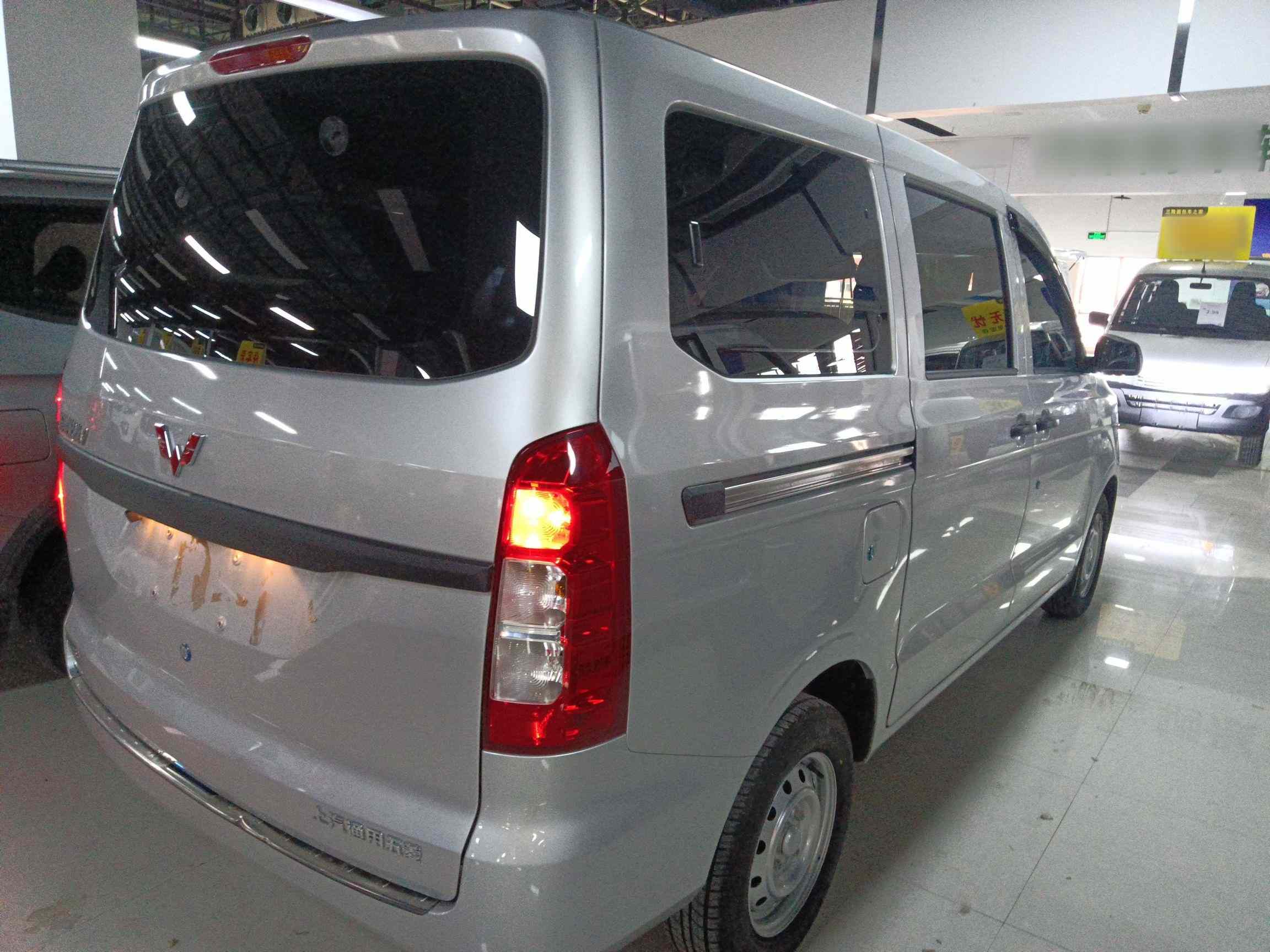 五菱汽车 五菱宏光V 2022款 1.5L劲取版电动助力LAR(4)