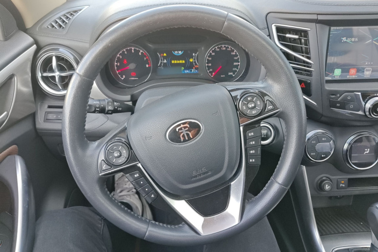 比亚迪 宋 2016款 盖世版 1.5TID 自动精英型局部细节13