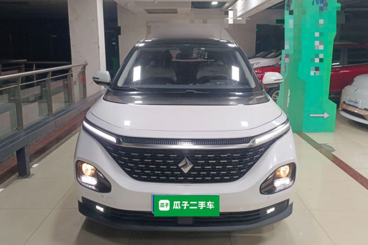 宝骏RM-5 2019款 1.5T CVT 24小时在线豪华型 6座车身外观2
