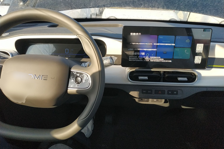 吉利银河 2025款 210km 熊猫卡丁中控内饰12