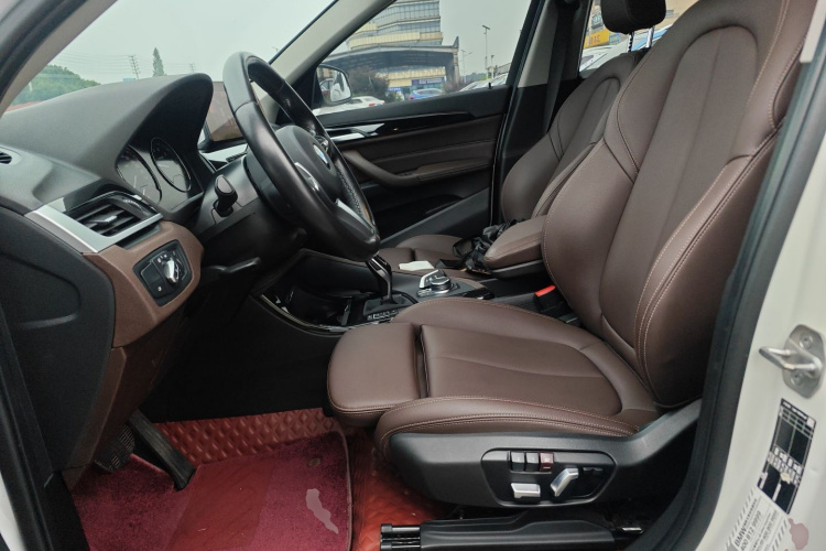 宝马X1 2022款 sDrive20Li 尊享型中控内饰19