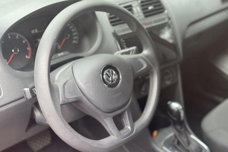 大众 Polo 2016款 1.4L 自动风尚型中控内饰7002