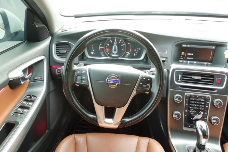 沃尔沃S60 2014款 S60L T5 智越版中控内饰13