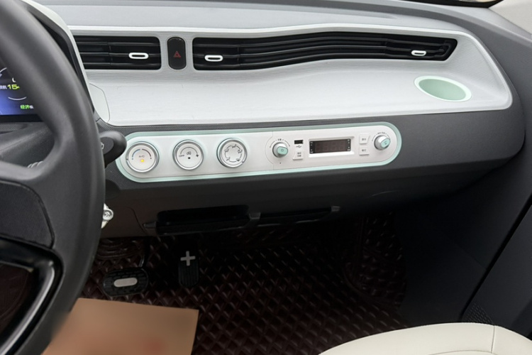 五菱汽车 宏光MINIEV 2021款 马卡龙夹心款 170km 三元锂局部细节16