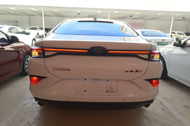 思皓A5 2021款 1.5T CVT尊贵智联型车身外观6