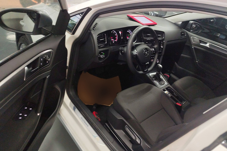 大众 高尔夫(进口) 2019款 1.8TSI 旅行版中控内饰7003