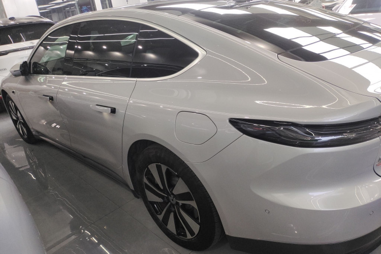 蔚来ET7 2022款 75kWh车身外观4