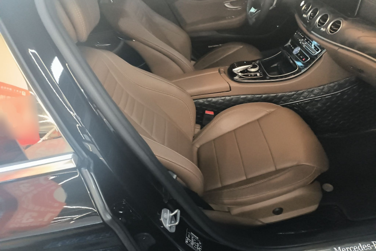 奔驰E级 2018款 E 300 L 运动豪华型局部细节41