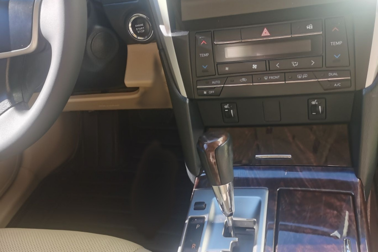 丰田 凯美瑞 2015款 2.0G 领先版中控内饰7004