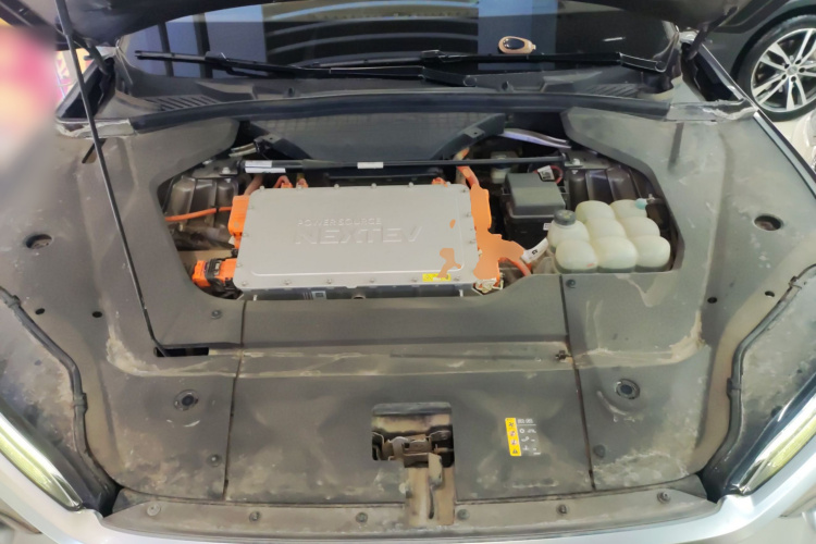 蔚来ES8 2018款 创始版机舱底盘24