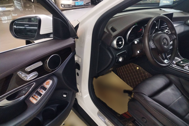 奔驰GLC 2019款 GLC 260 L 4MATIC 动感型中控内饰7003