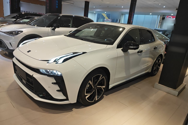 领克03 2025款 1.5TD DCT冠军版Pro车身外观4