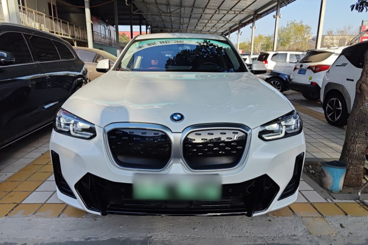 宝马iX3 2024款 领先型车身外观2