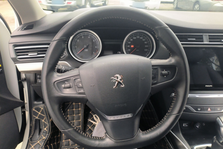 标致408 2014款 1.8L 自动豪华版中控内饰13