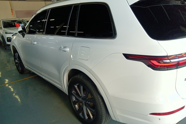 理想汽车 理想ONE 2020款 增程6座版车身外观4