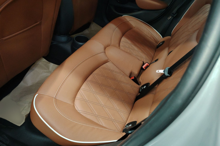 MINI 2023款 2.0T COOPER S 艺术家 五门版中控内饰7004