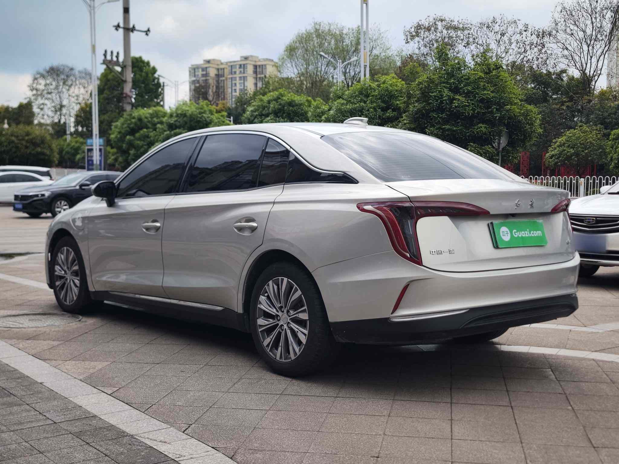 红旗E-QM5 2022款 431km 充电乐享版(4)