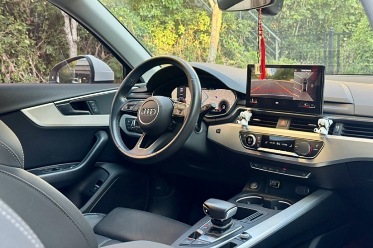 奥迪A4L 2020款 40 TFSI 豪华动感型中控内饰7002