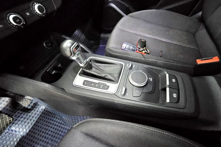 奥迪Q2L 2021款 35 TFSI 进取动感型局部细节18