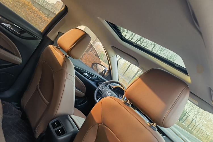 别克 君威 2022款 552T 智享型中控内饰7004