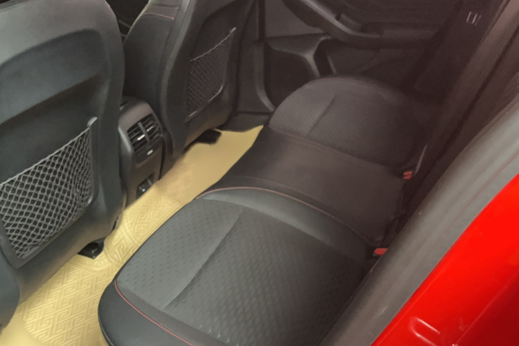 福特 福克斯 2020款 两厢 EcoBoost 180 自动ST Line中控内饰7002