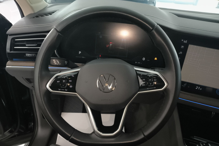 大众 途锐 2022款 3.0TSI 锐享版 曜黑运动套装中控内饰13