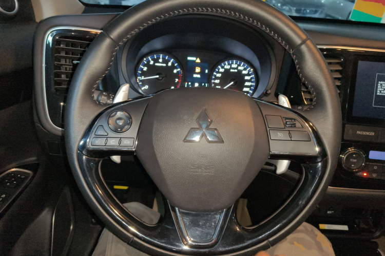 三菱 欧蓝德 2020款 2.4L 四驱致享版 7座局部细节13