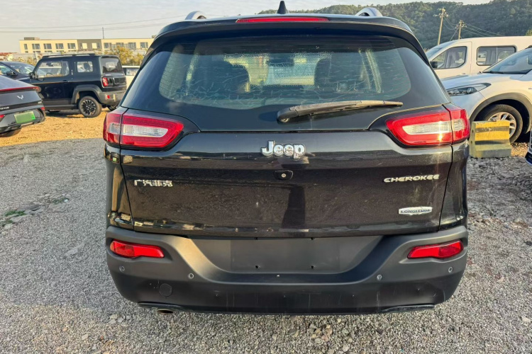 Jeep 自由光 2016款 2.0L 优越版车身外观6005