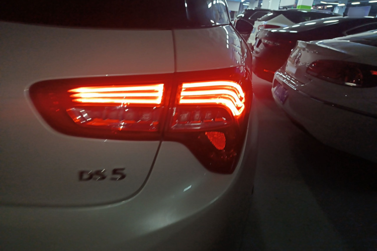 DS 5 2014款 1.6T 豪华版THP160车身外观6005