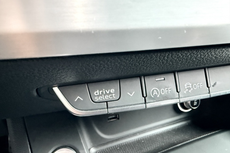 奥迪A4L 2023款 40 TFSI 时尚动感型中控内饰7006