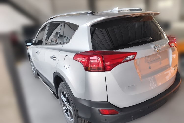 丰田 RAV4荣放 2015款 2.0L CVT四驱新锐版车身外观5