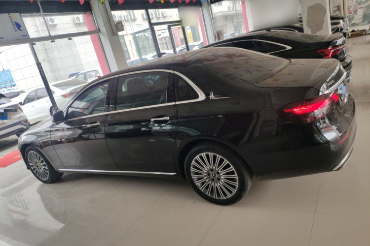 奔驰E级 2023款 改款 E 300 L 时尚型车身外观4