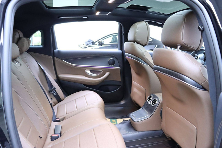 奔驰E级 2023款 E 260 L 运动型 4MATIC中控内饰7005