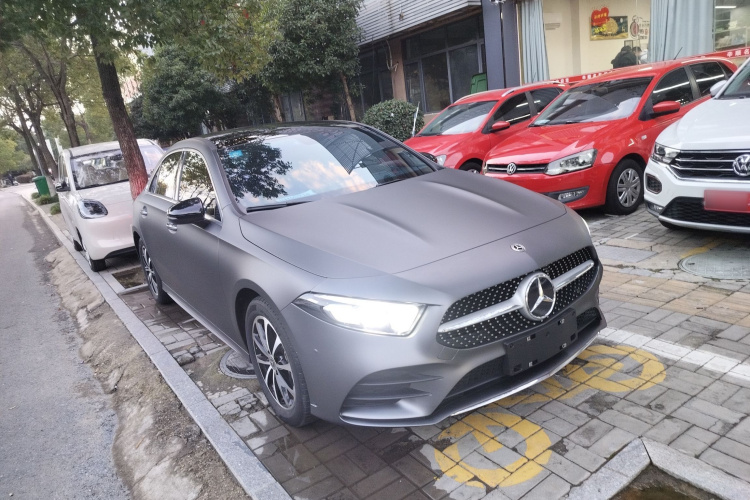 奔驰A级 2021款 A 200 L 运动轿车动感型车身外观3