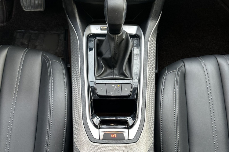 标致408 2020款 360THP 十周年质臻版局部细节18