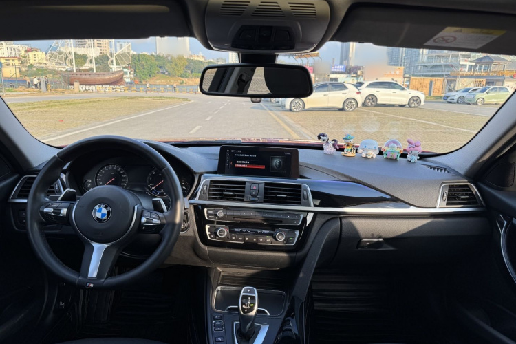 宝马3系 2018款 320Li 领先型M运动套装中控内饰7007
