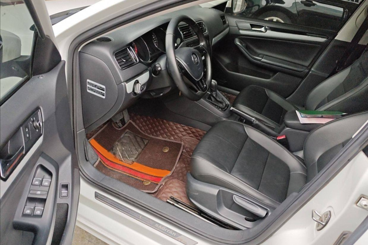 大众 速腾 2015款 230TSI 自动舒适型中控内饰7002