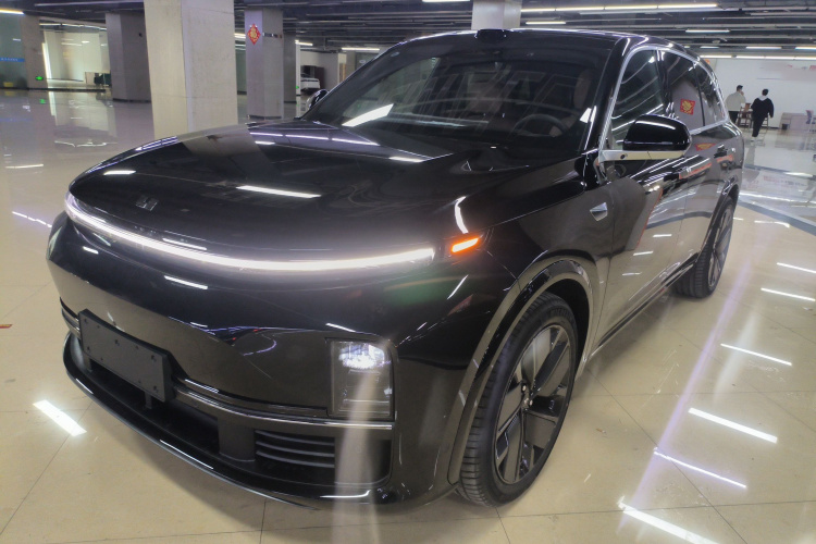 理想汽车 理想L7 2025款 Ultra 智能焕新版车身外观1