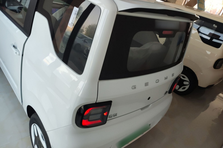 吉利银河 熊猫 2025款 210km 元气熊车身外观6