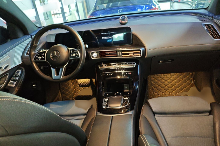 奔驰EQC 2022款 EQC 350 4MATIC中控内饰7002