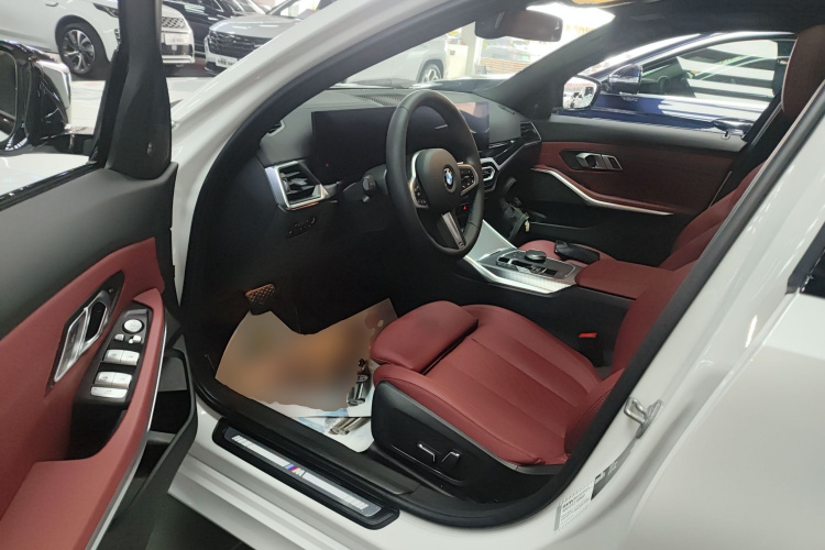 宝马3系 2024款 325i M运动曜夜套装中控内饰7003