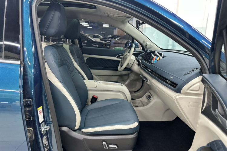 欧拉好猫 2023款 401km标准续航 尊贵型 磷酸铁锂中控内饰7003