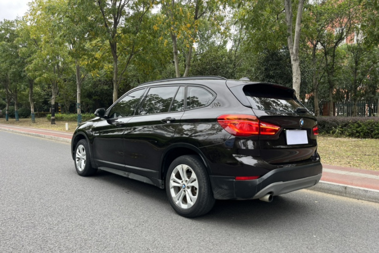 宝马X1 2016款 sDrive18Li 尊享型车身外观6006