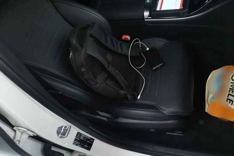 奔驰C级 2022款 改款 C 200 L 运动版局部细节41