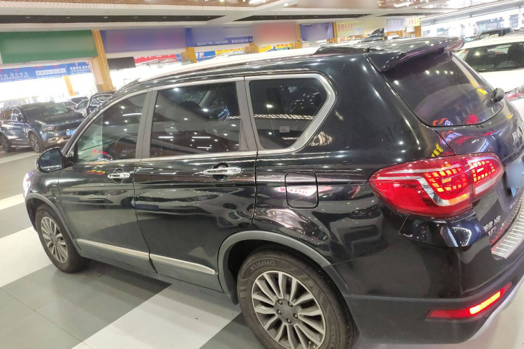 哈弗H6 2017款 红标 运动版 1.5T 自动两驱豪华型车身外观4