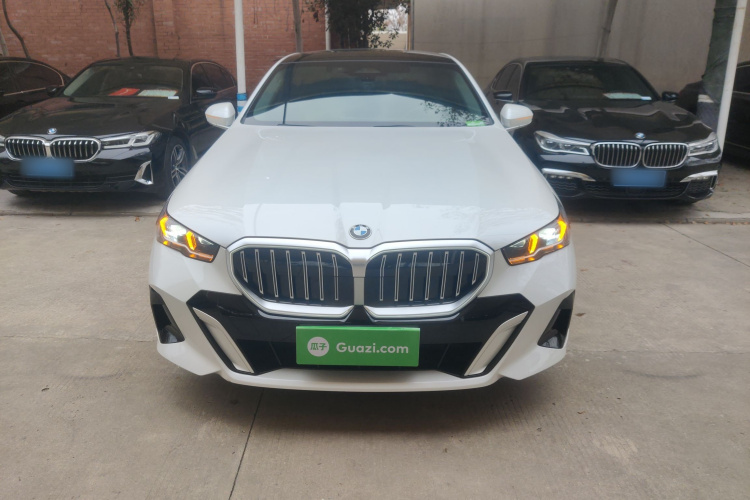 宝马5系 2024款 525Li M运动套装车身外观2